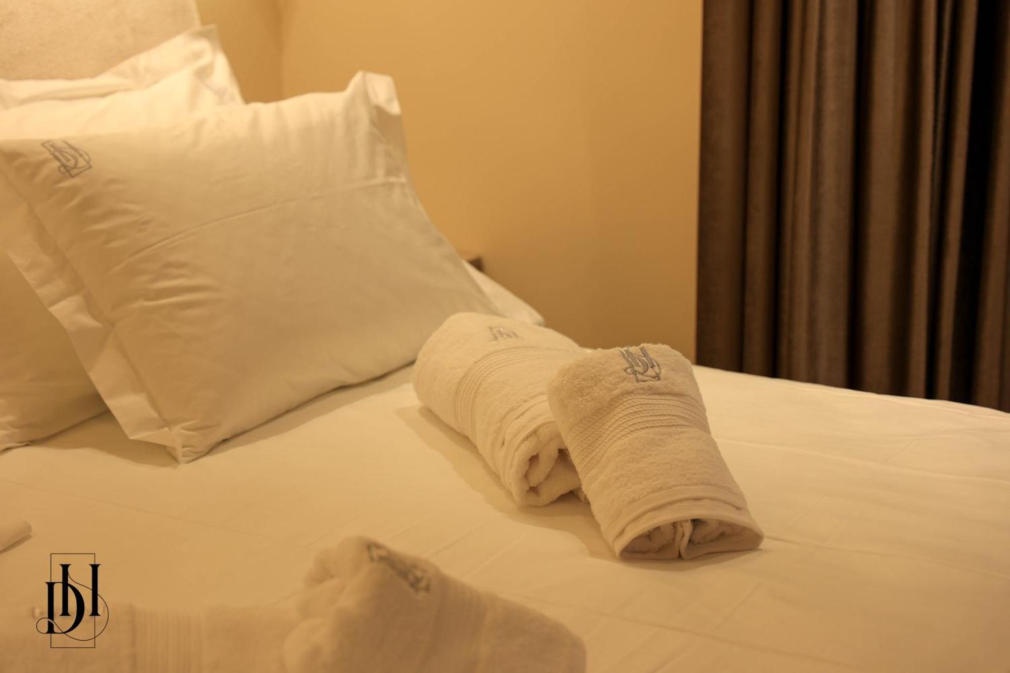 Deha Rooms & Apartments Тирана Екстер'єр фото